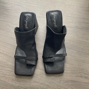 Black sandals, size 9 M